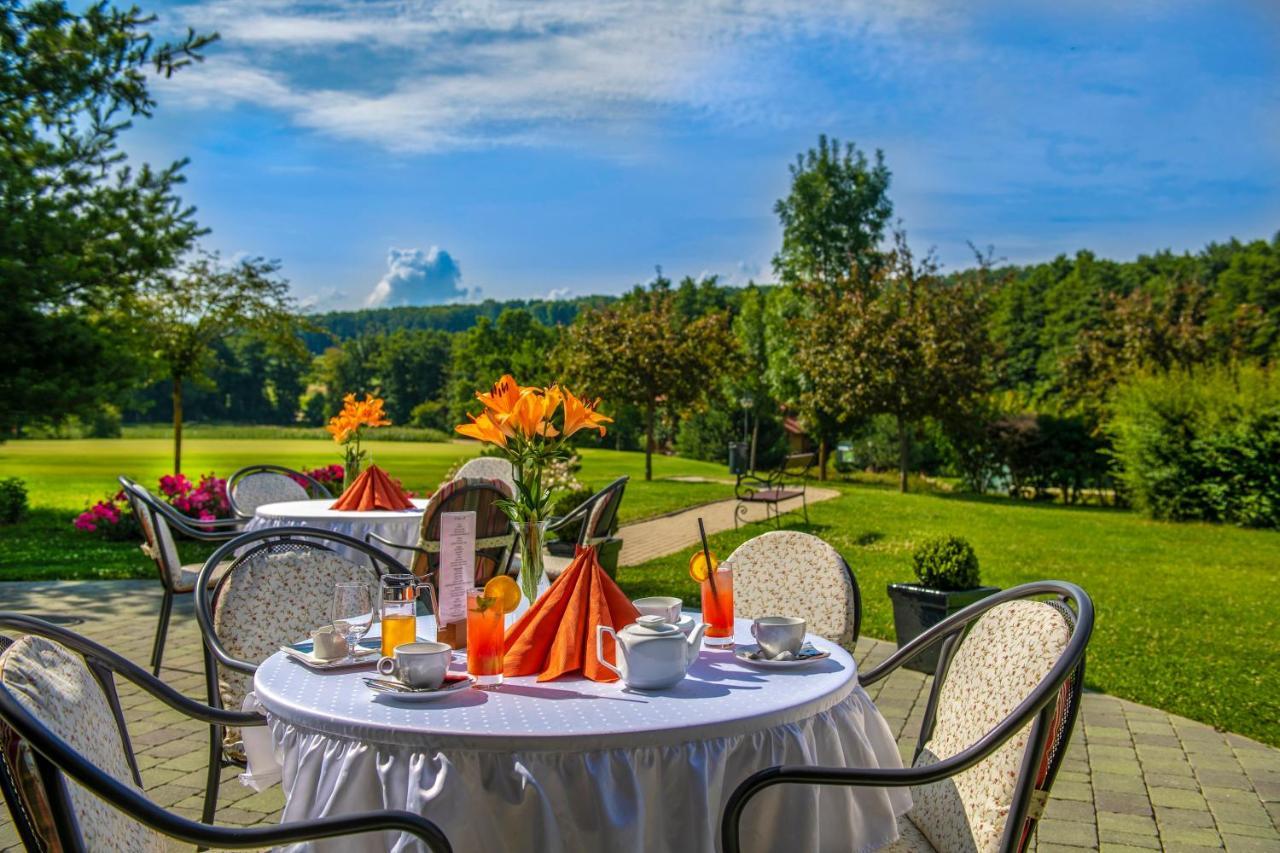 Hotel Forest Hills Zirc Dış mekan fotoğraf