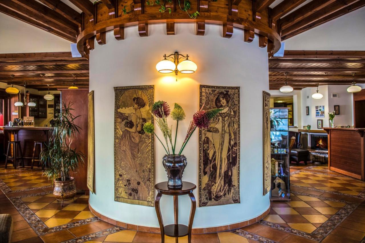 Hotel Forest Hills Zirc Dış mekan fotoğraf