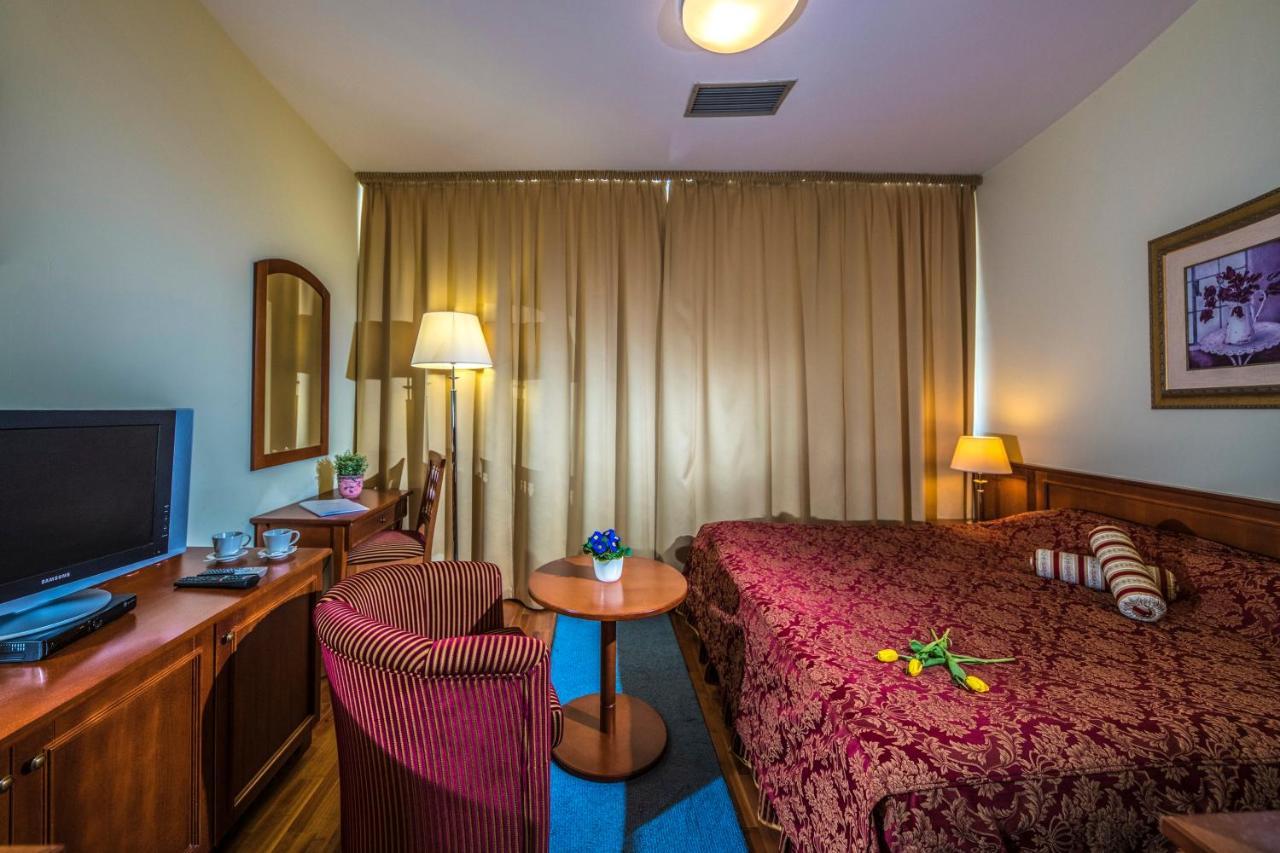 Hotel Forest Hills Zirc Dış mekan fotoğraf