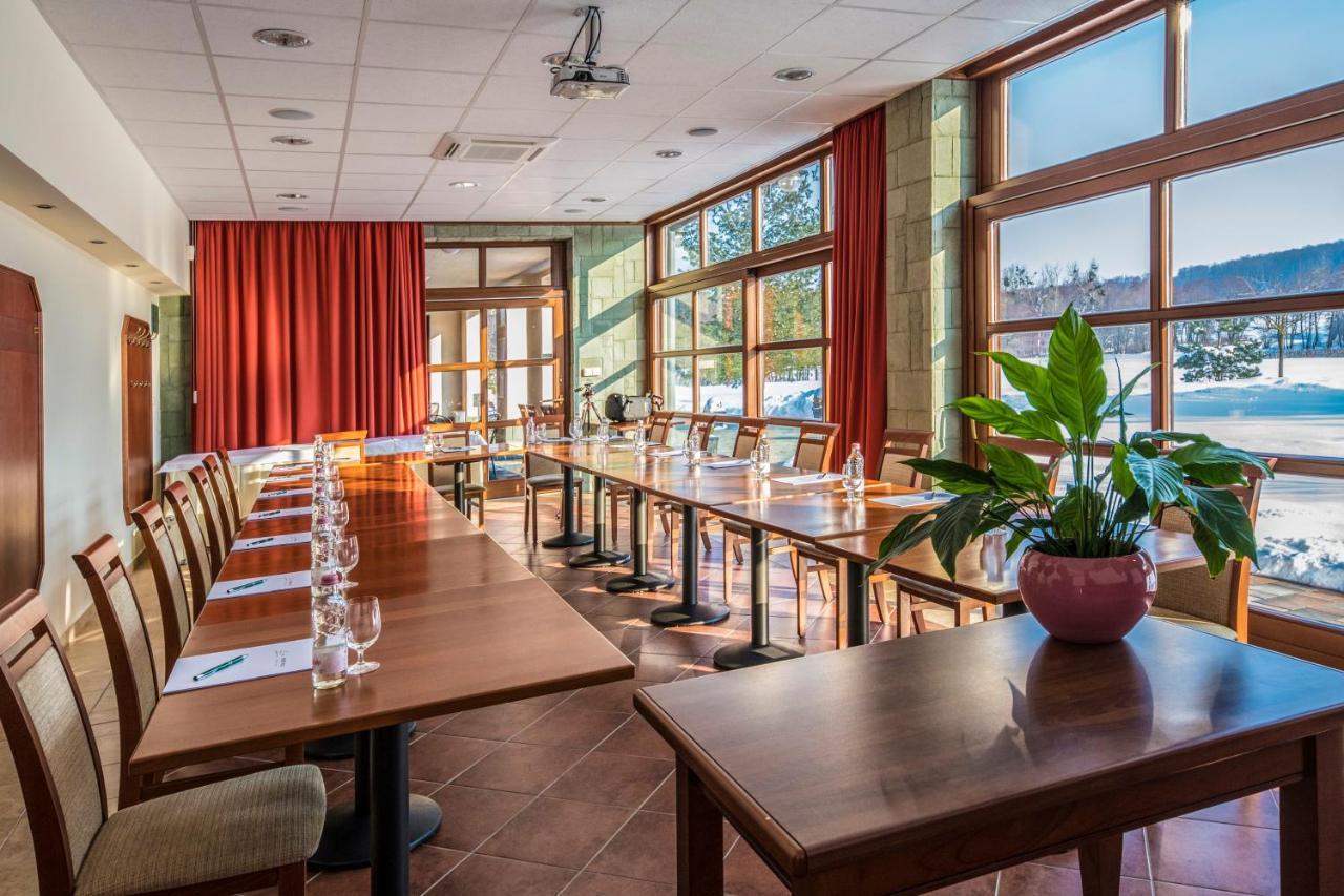 Hotel Forest Hills Zirc Dış mekan fotoğraf