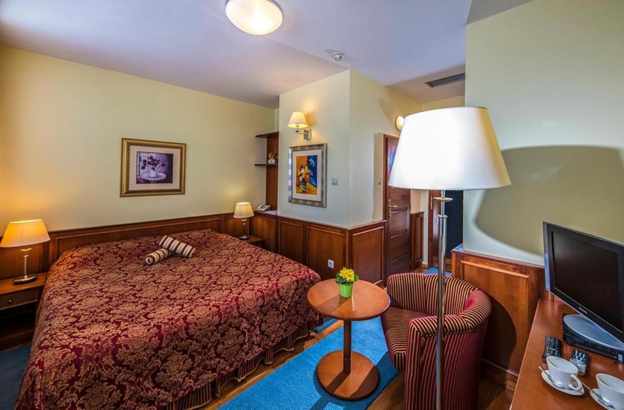 Hotel Forest Hills Zirc Dış mekan fotoğraf