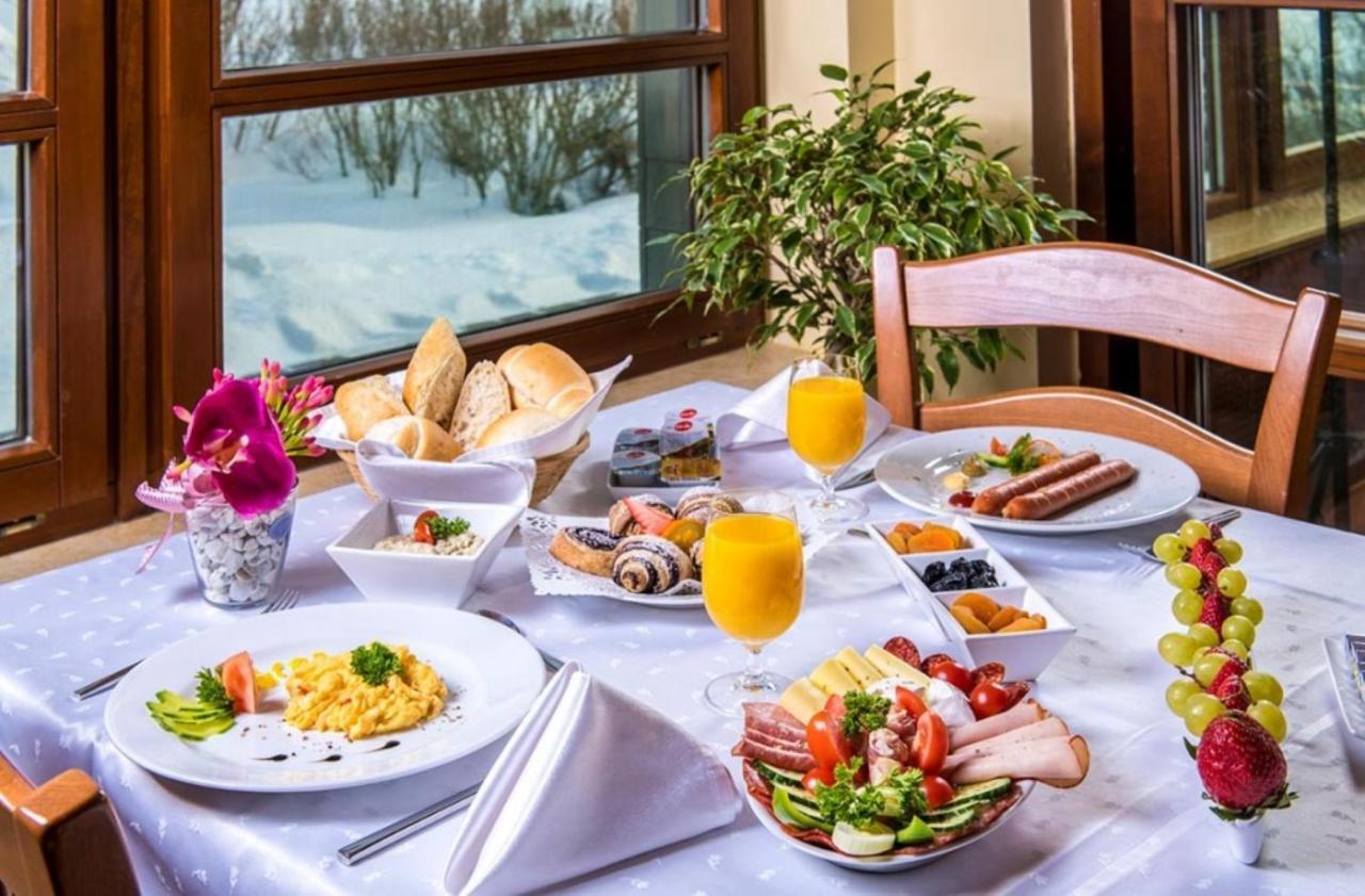 Hotel Forest Hills Zirc Dış mekan fotoğraf