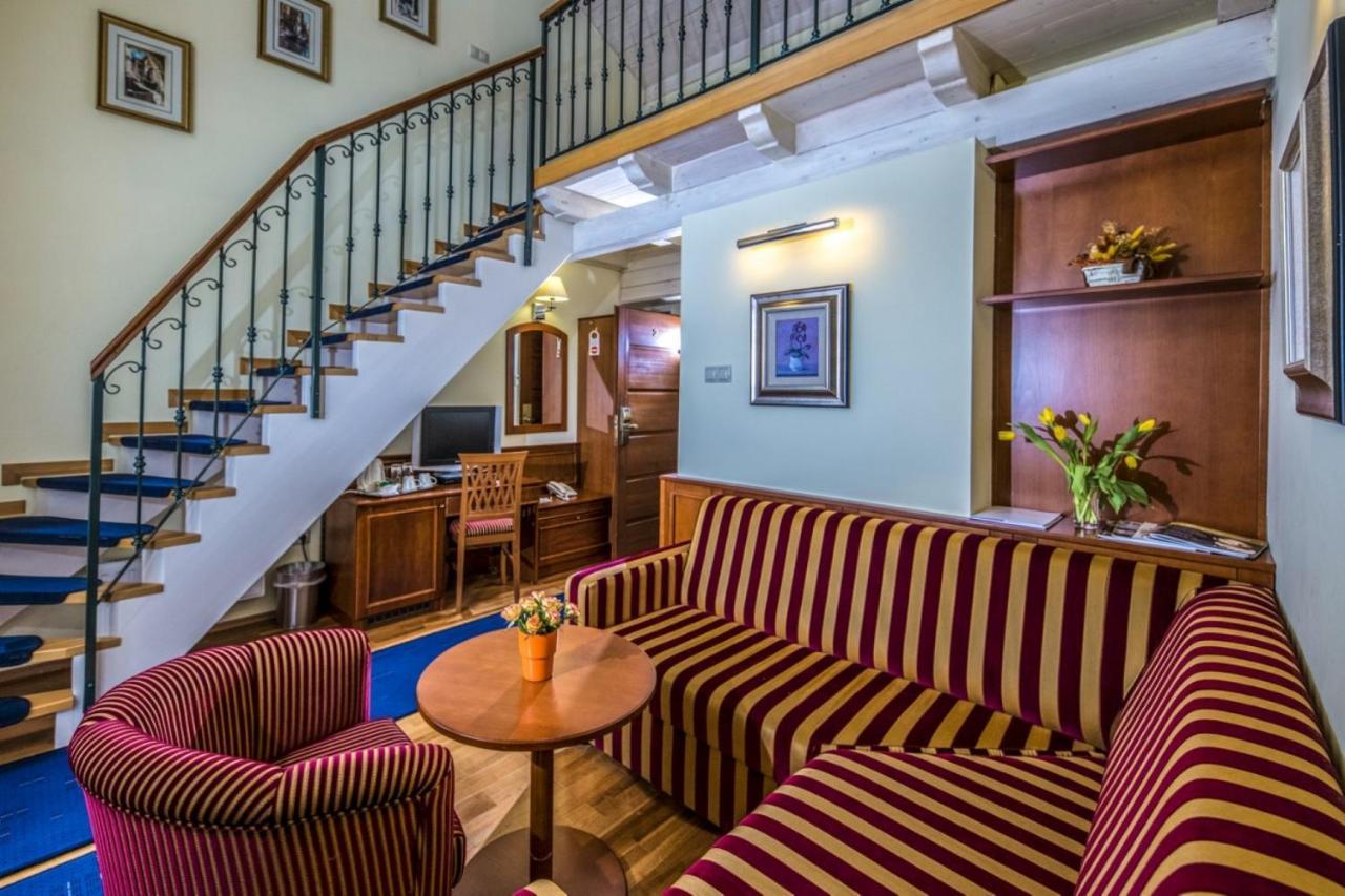 Hotel Forest Hills Zirc Dış mekan fotoğraf