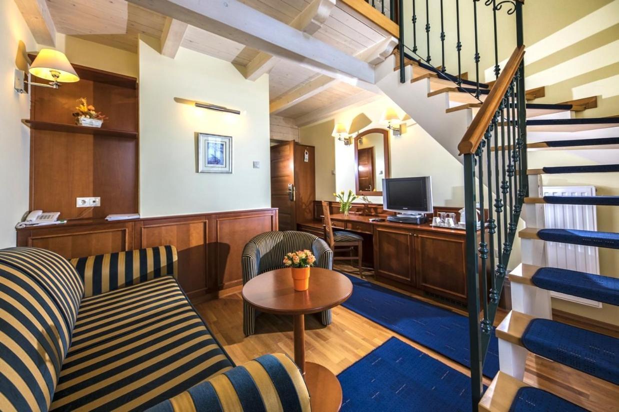 Hotel Forest Hills Zirc Dış mekan fotoğraf
