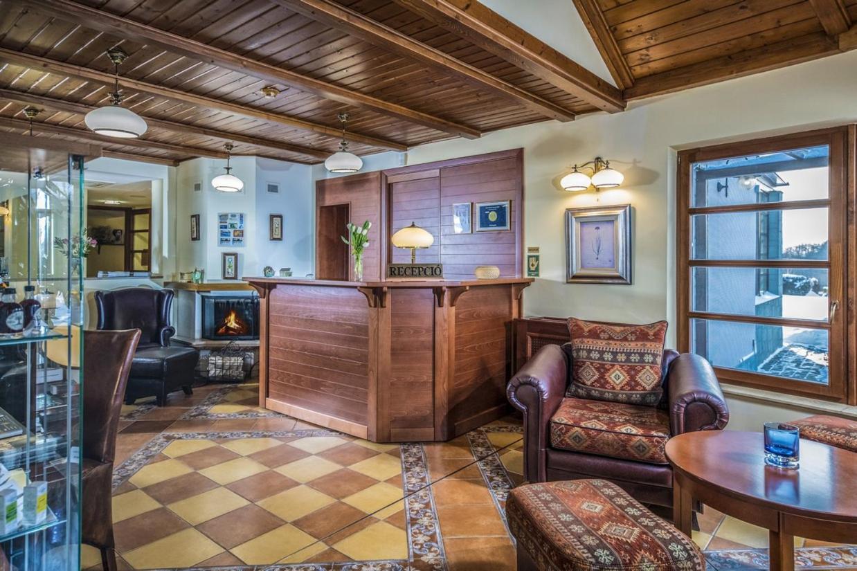Hotel Forest Hills Zirc Dış mekan fotoğraf