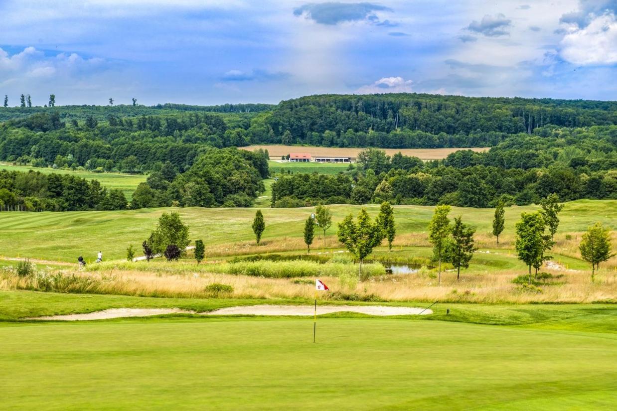 Hotel Forest Hills Zirc Dış mekan fotoğraf