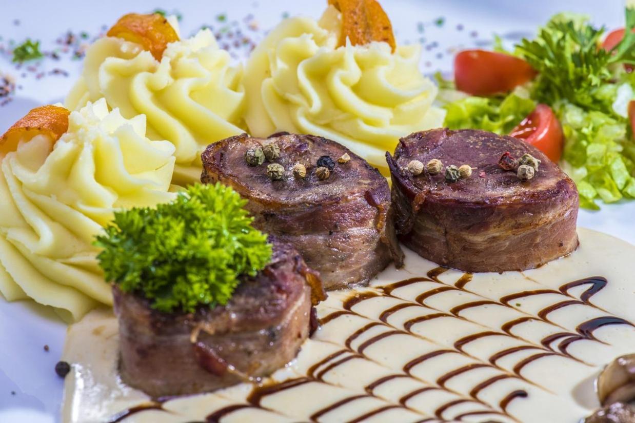 Hotel Forest Hills Zirc Dış mekan fotoğraf