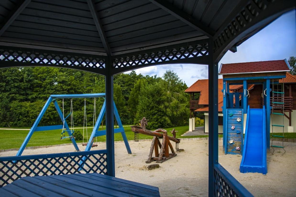 Hotel Forest Hills Zirc Dış mekan fotoğraf