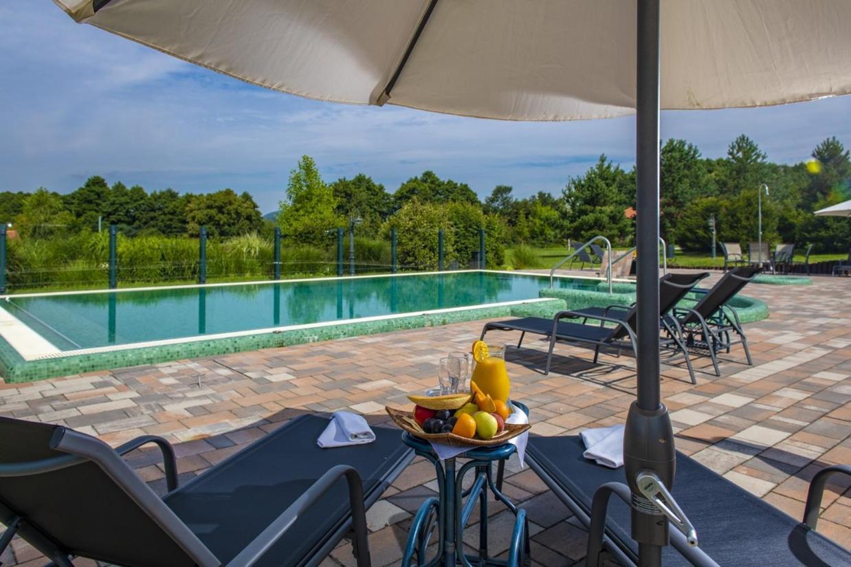 Hotel Forest Hills Zirc Dış mekan fotoğraf