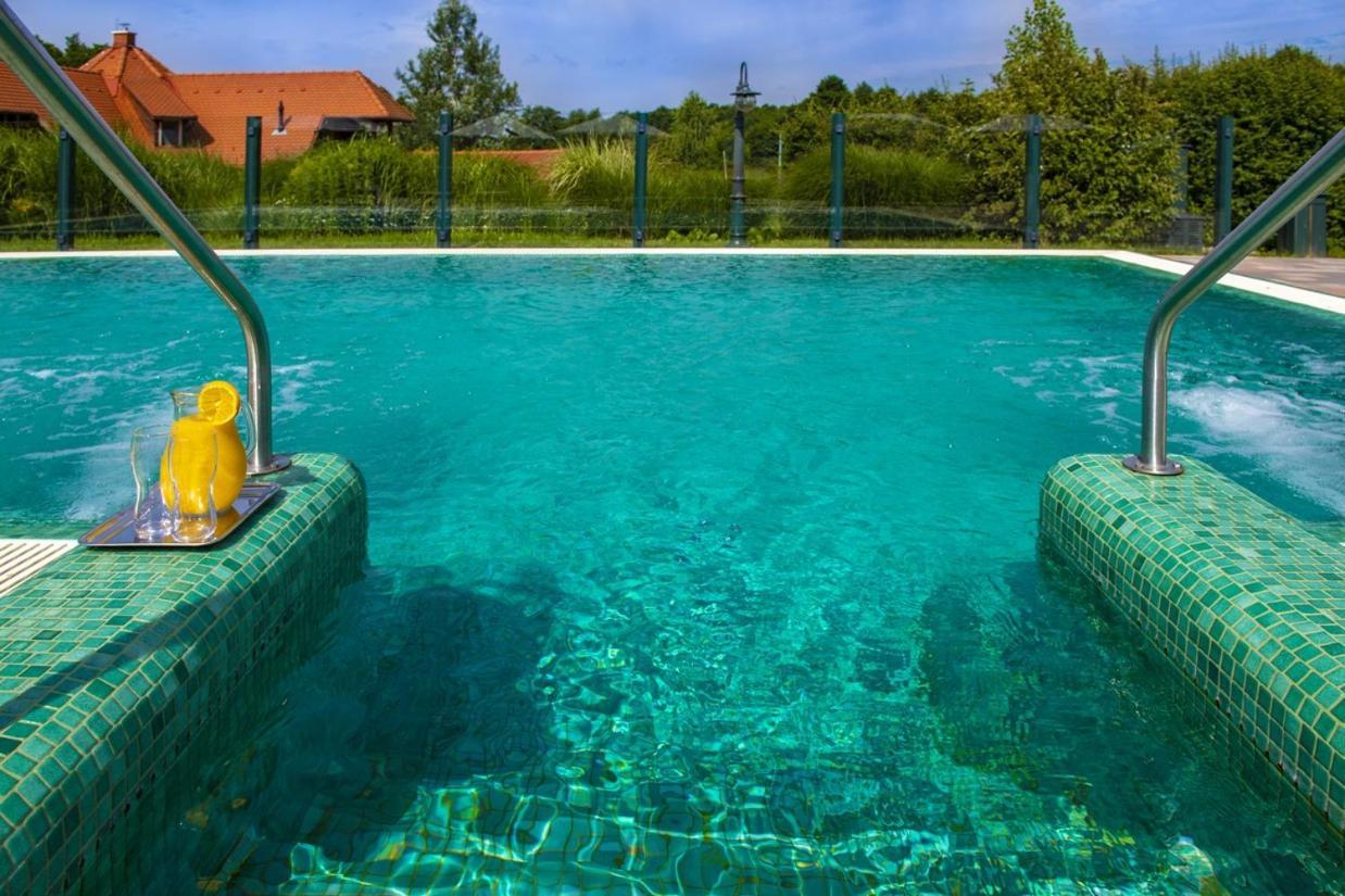 Hotel Forest Hills Zirc Dış mekan fotoğraf