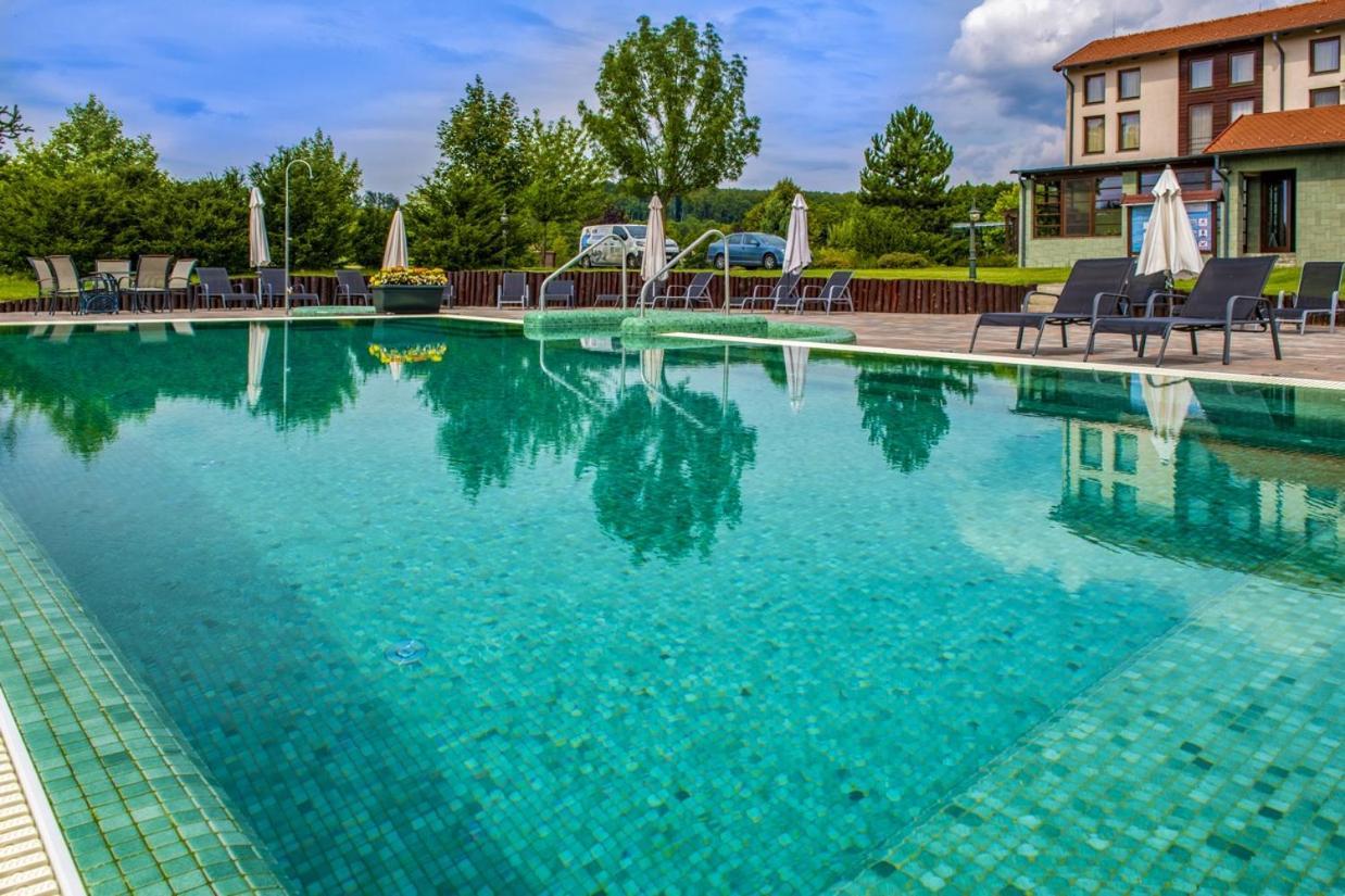 Hotel Forest Hills Zirc Dış mekan fotoğraf